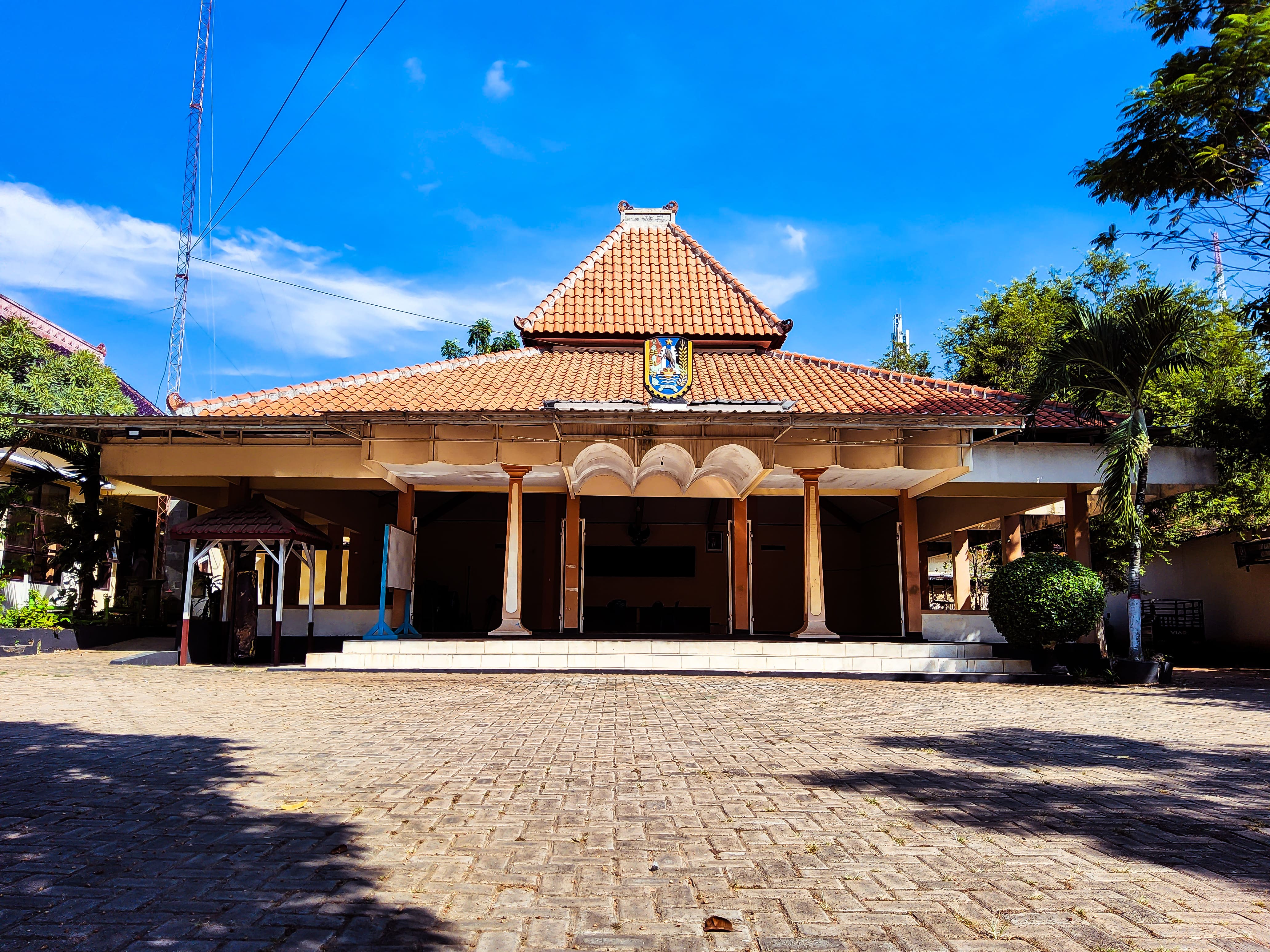 PENDOPO KELURAHAN GEDONGOMBO