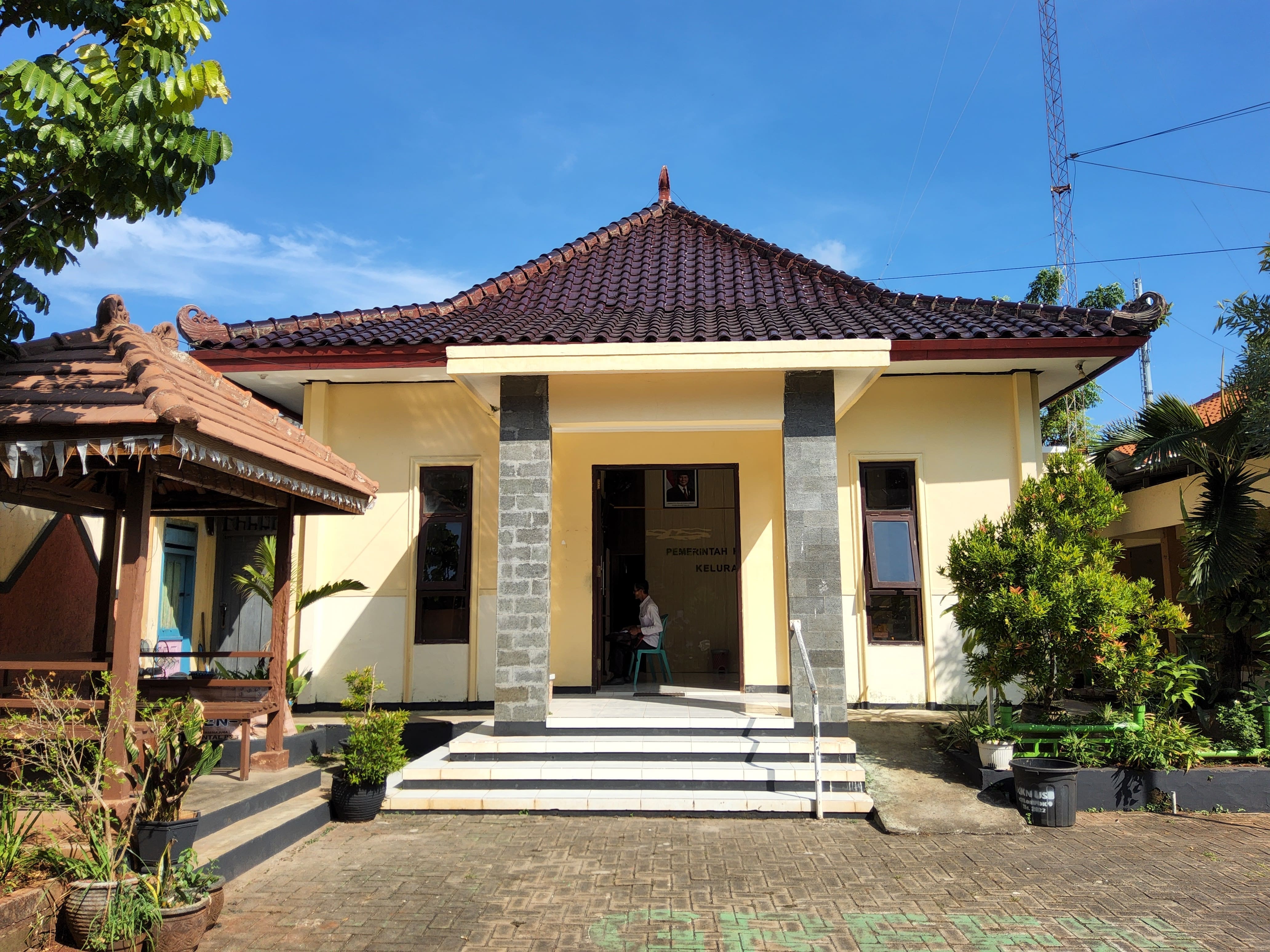KANTOR KELURAHAN GEDONGOMBO